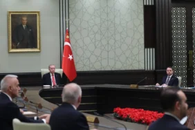 Baskan-Erdogan-Onderliginde-Kabine-Toplaniyor-featured