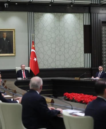 Baskan-Erdogan-Onderliginde-Kabine-Toplaniyor-featured