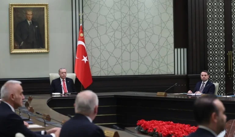 Baskan-Erdogan-Onderliginde-Kabine-Toplaniyor-featured