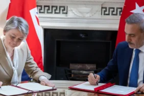 Imzalar-atildi-Turkiye-ile-Ingiltere-arasinda-stratejik-ortaklik-featured
