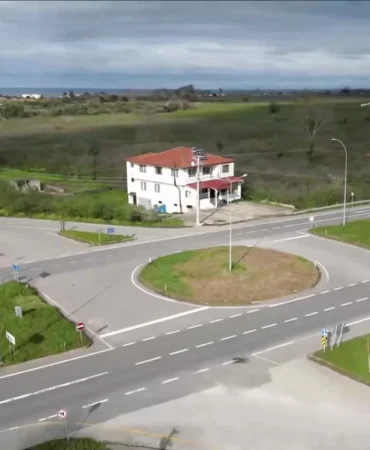 Karasu8217daki-8220olum-kavsagi8221nda-trafik-isigina-ret-Mahalleli-tepkili-featured