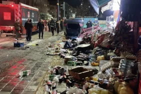 Sivas8217ta-Kontrolden-Cikan-Arac-Iki-Is-Yerine-Girdi-Maddi-Hasar-Var-featured